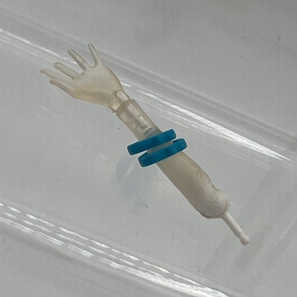 Monster High Replacement Spectra Vondergeist Ghoul Spirit Pink Shoes Heels & arm - Picture 9 of 9